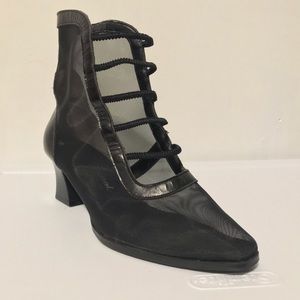 Vintage mesh/faux leather slide on block heels